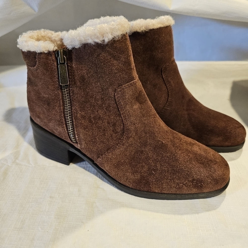 Reaction Kenneth Cole Salt zip cozy brown suede sz 5.5